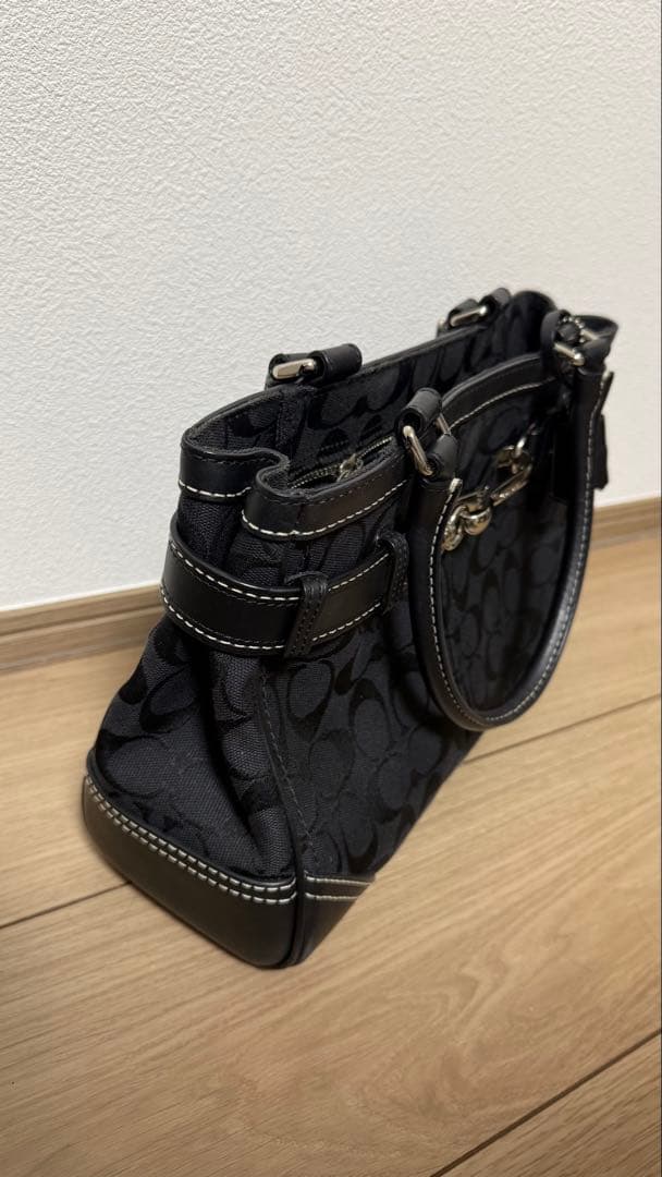 Coach ブラック ロゴ柄 ハンドバッグ