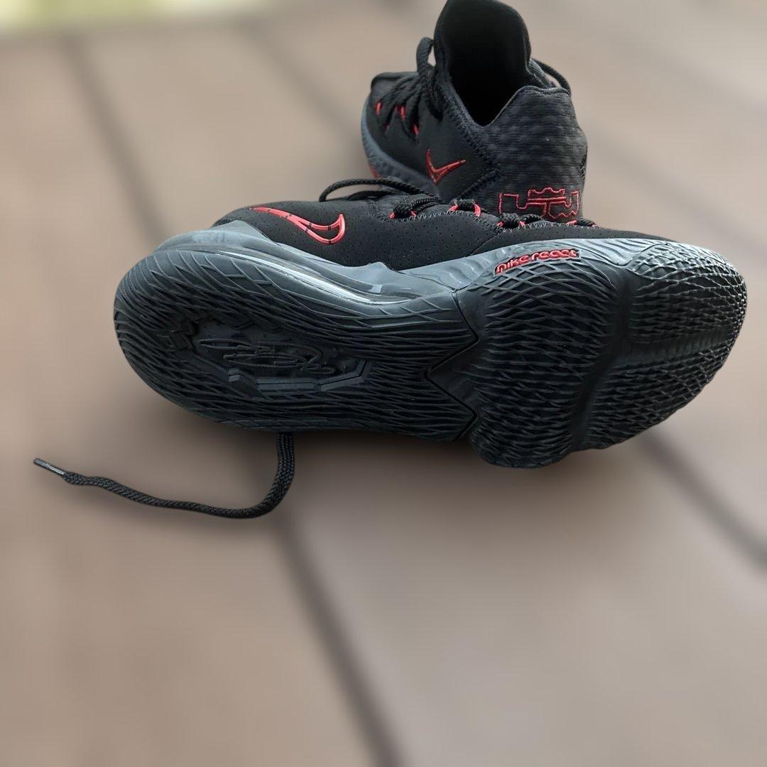 【新品未使用】NIKE LEBRON 17 LOW 25.5cmブラック／レッド