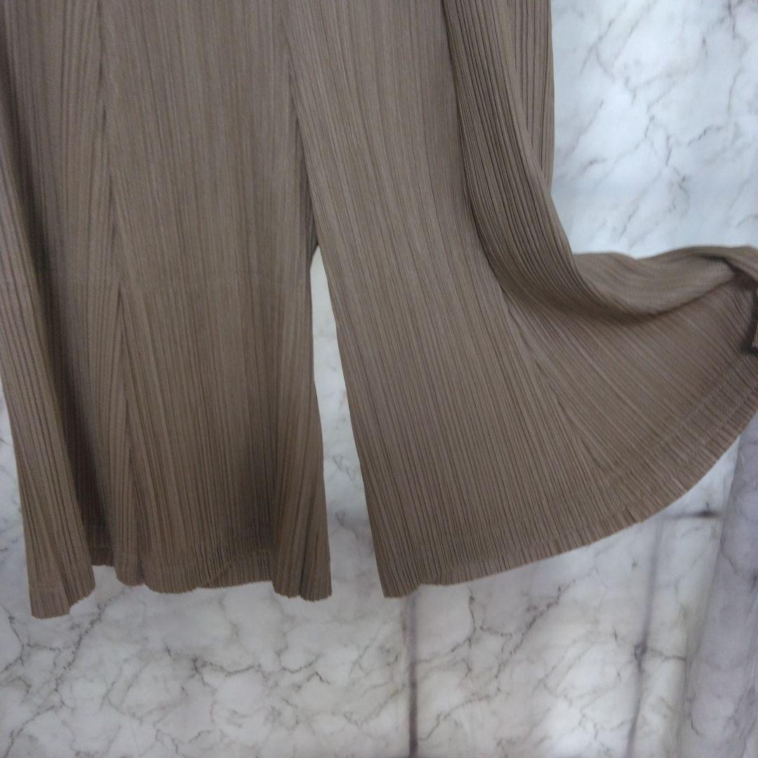 プリーツプリーズひざ丈パンツ