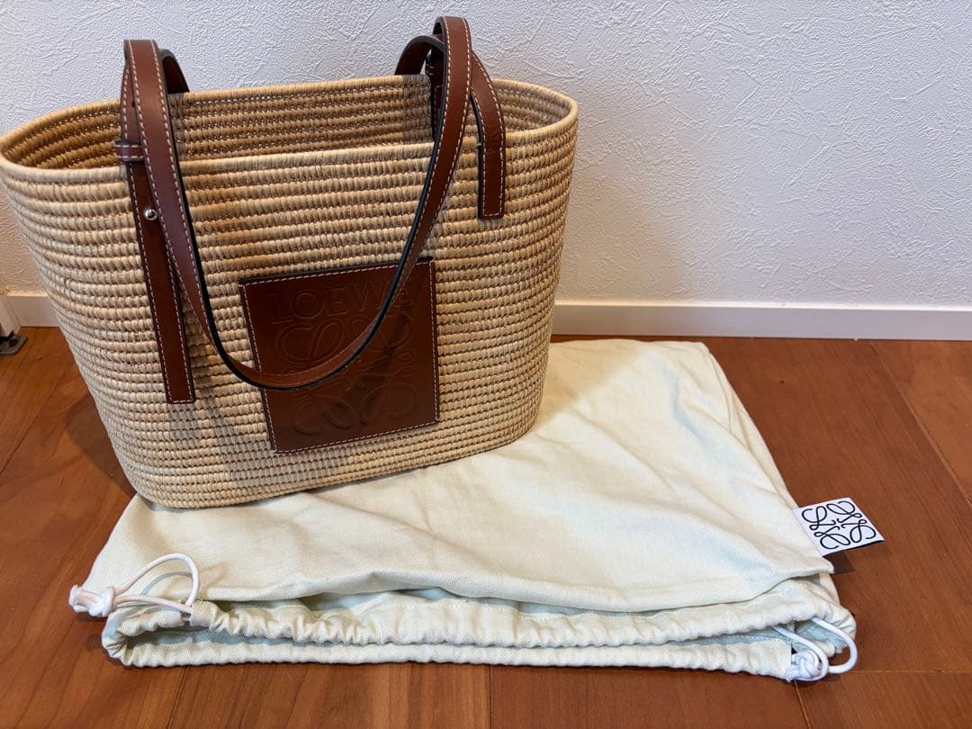 極美品 LOEWE ロエベ　スクエアカゴバック　内袋巾着付き