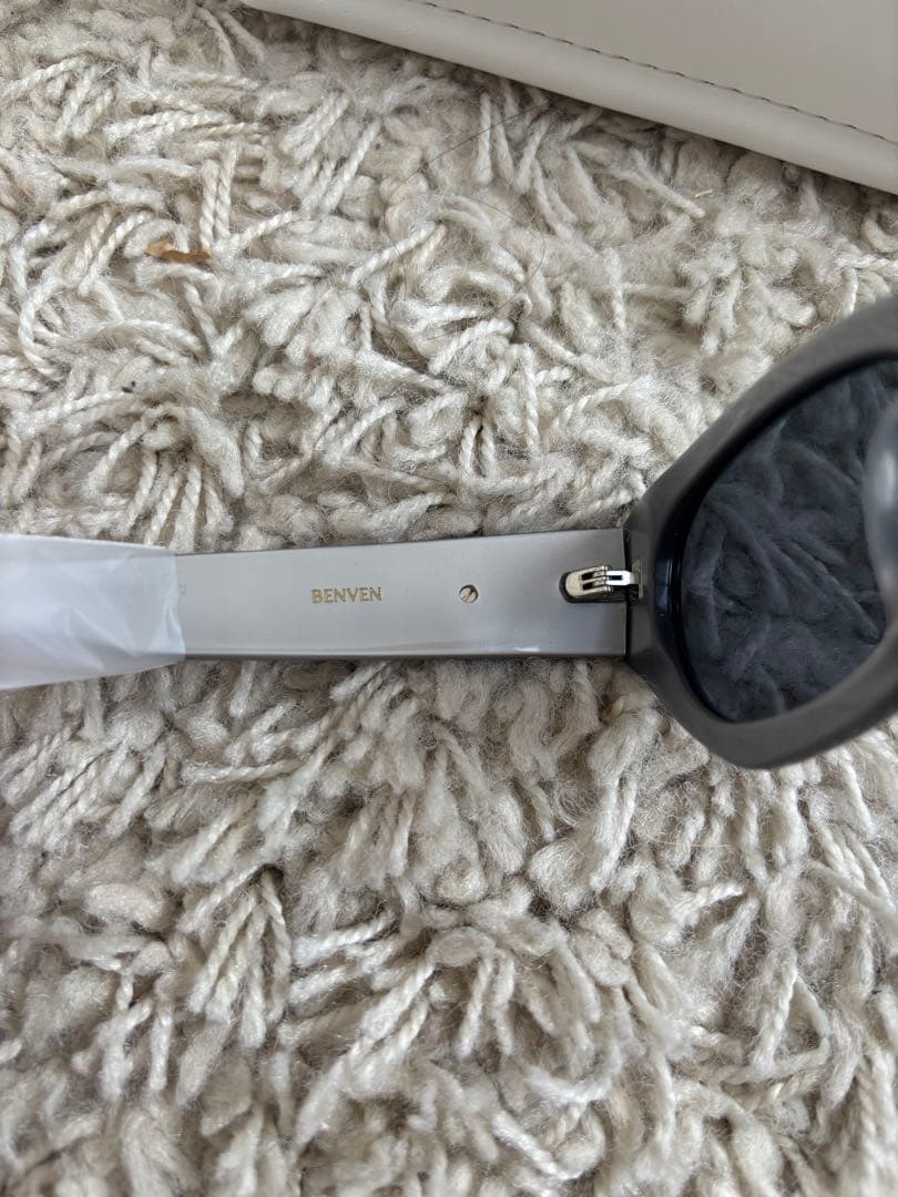 新品未使用　GENTLE MONSTER サングラス　正規店購入　黒いカードあり