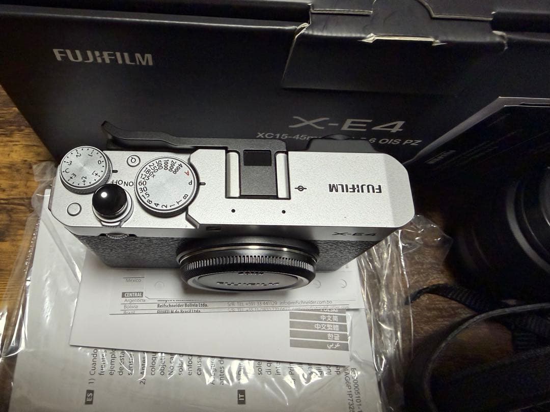 FUJIFILM X-E4 ミラーレス一眼カメラ