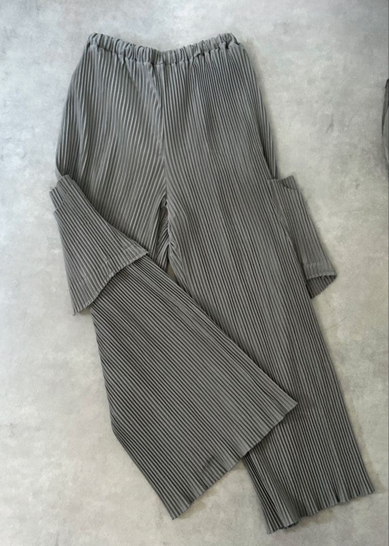 コトハヨコザワ　kotoha yokozawaプリーツパンツ s