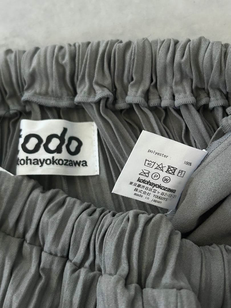 コトハヨコザワ　kotoha yokozawaプリーツパンツ s