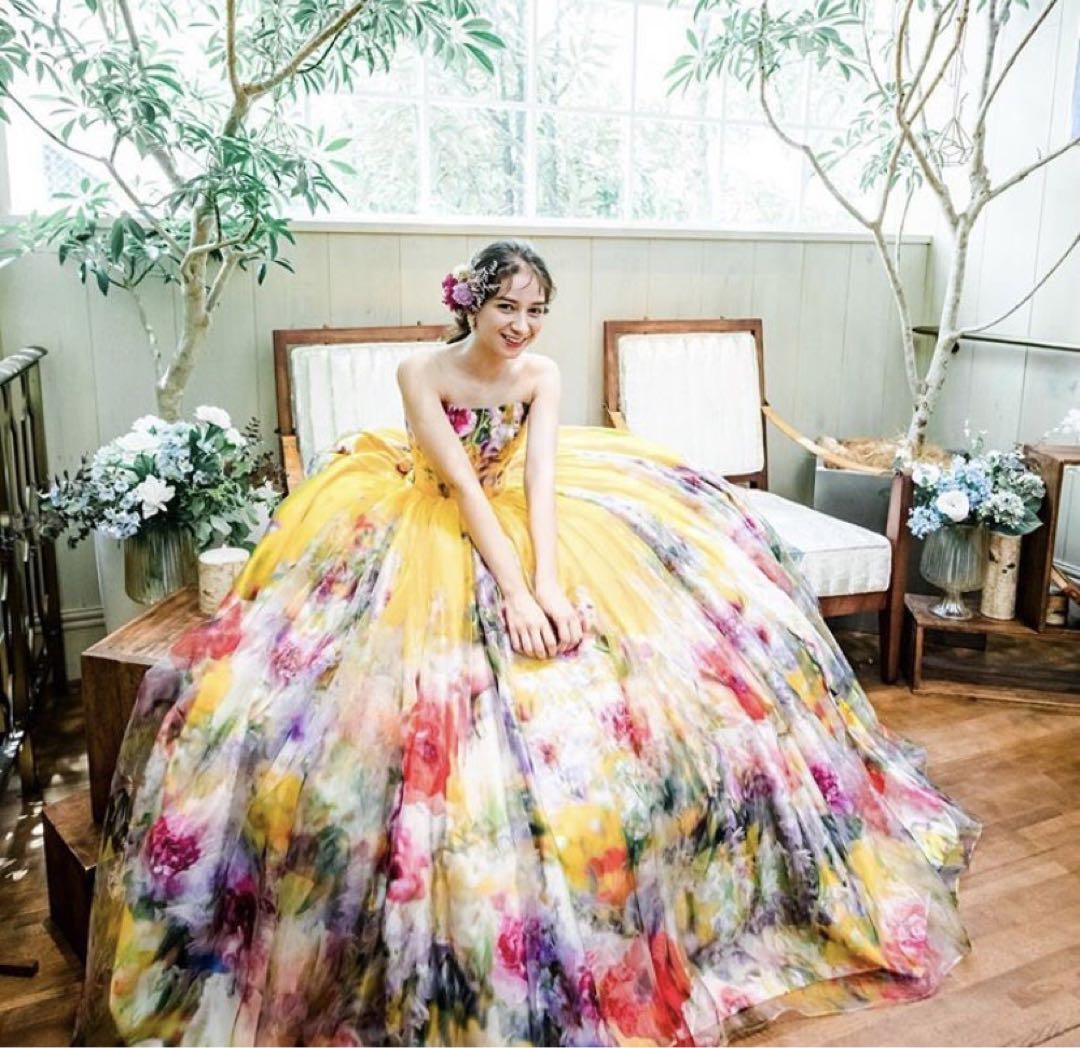 華やかフラワー柄カラードレス