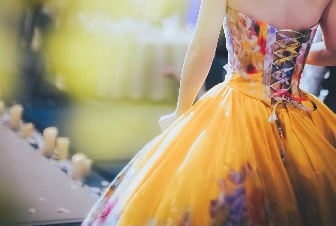 華やかフラワー柄カラードレス