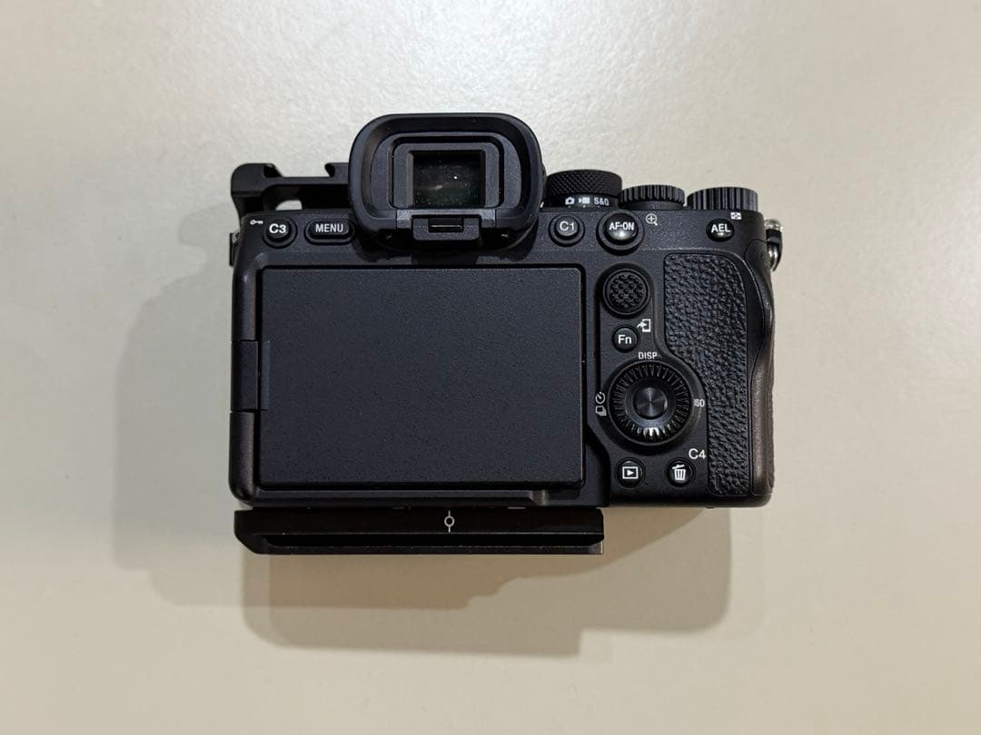 【本日限り】SONY a7ivボディ Smallrigハーフケージ付