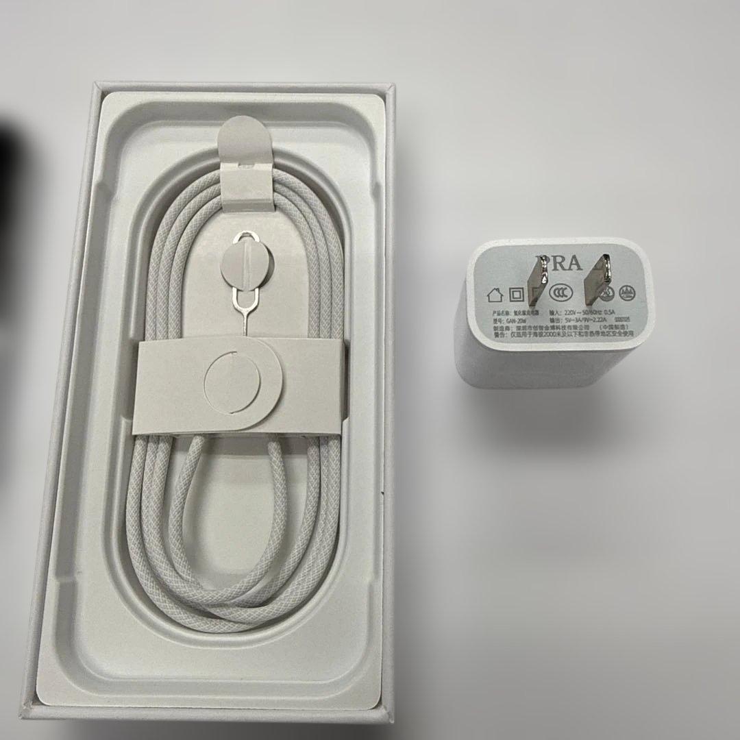 iphone16E 128GB 充電3回だけ　未使用品近い　24時間以内　発送