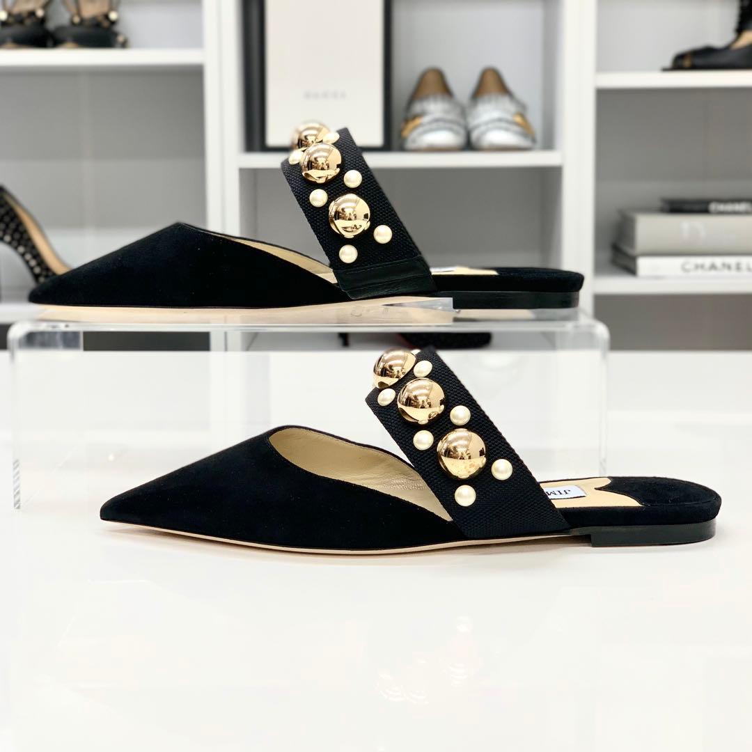 ジミーチュウ スエード 丸スタッズ パール フラットサンダル ブラック