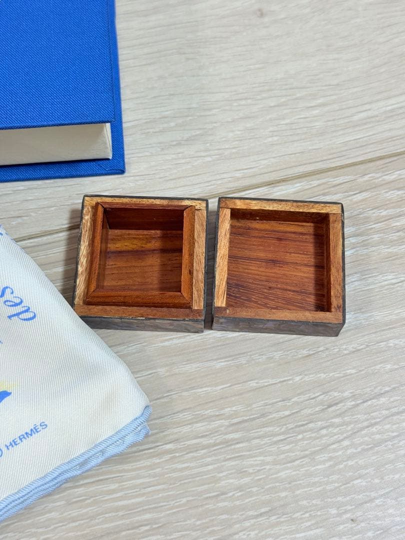 【箱付・美品】エルメス カレ40 クロコダイルのクロヴィス シルク スカーフ