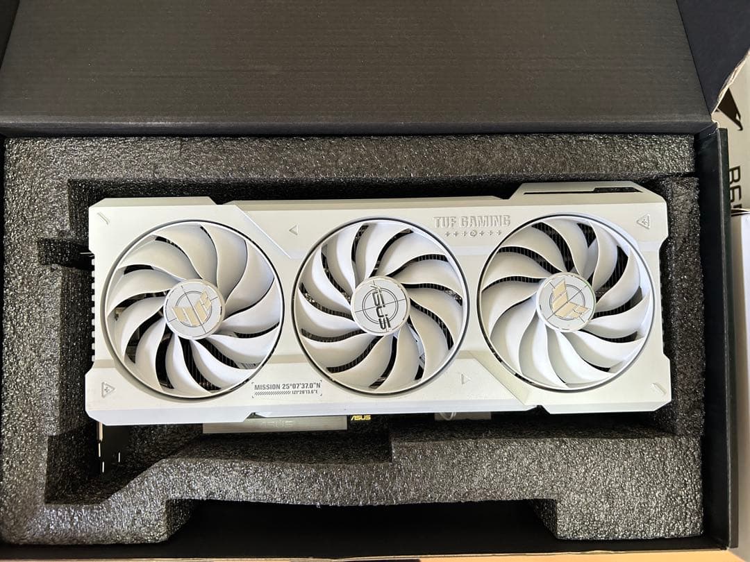 グラフィックボード・グラボ・ビデオカード ASUS TUF 4070 Ti SUPER BTF