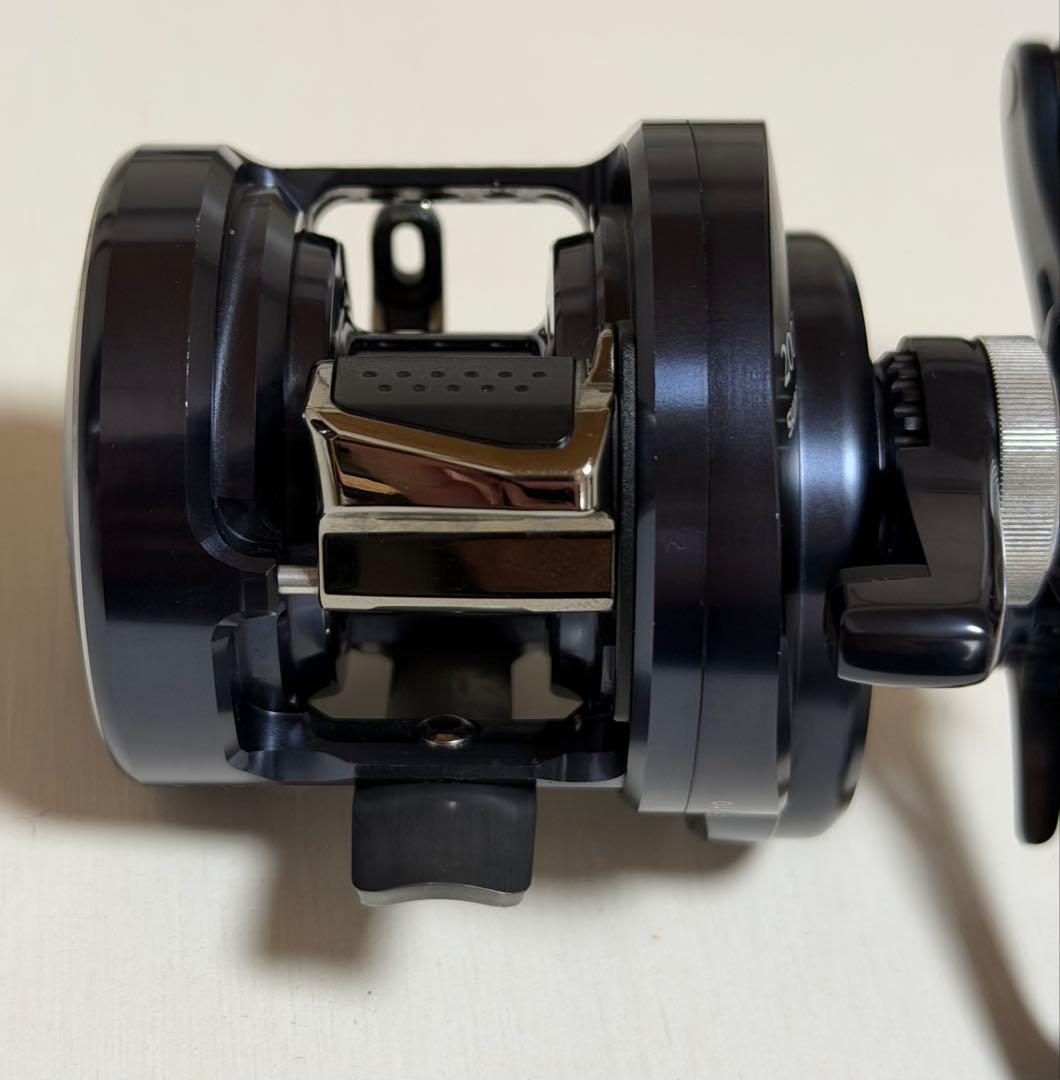 シマノ(SHIMANO) 20 オシアコンクエスト リミテッド 200PG(右)