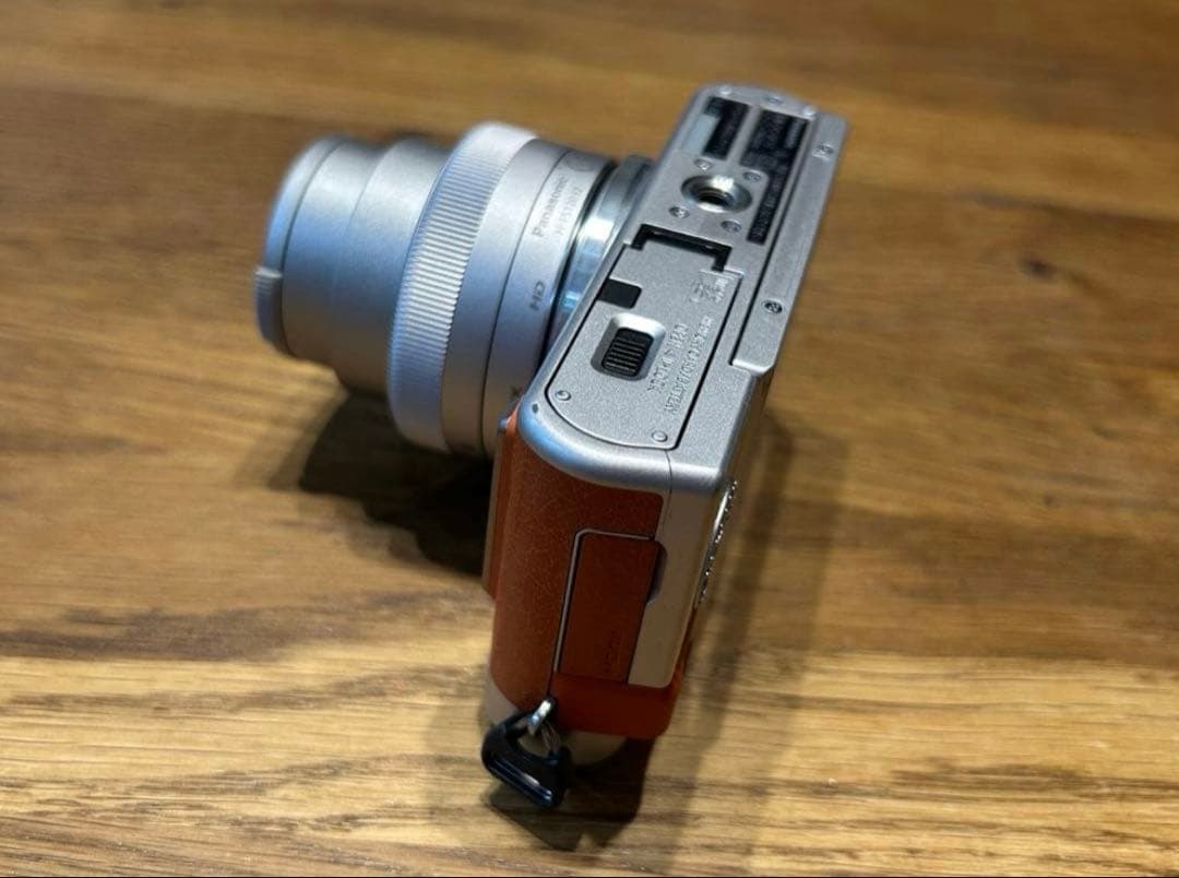 【レンズ1つ新品】LUMIX DC-GF10W ダブルレンズキット　オレンジ