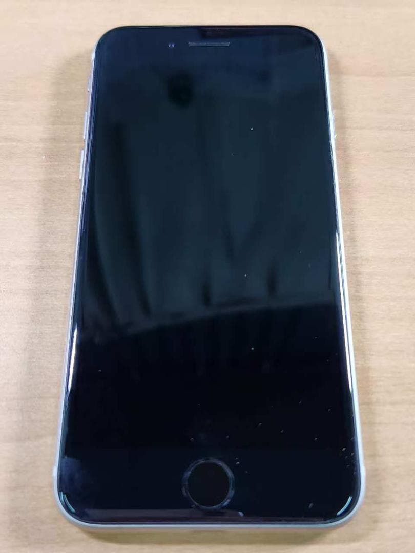 020500F iPhone SE 第3世代A2782 64GB 最大容量87%