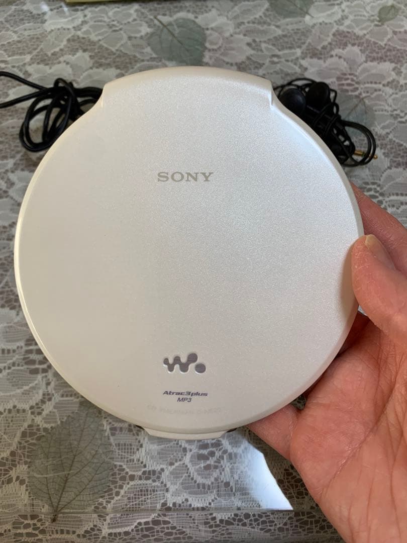 SONY CD WALKMAN D-NE20 ホワイト（動作未確認）