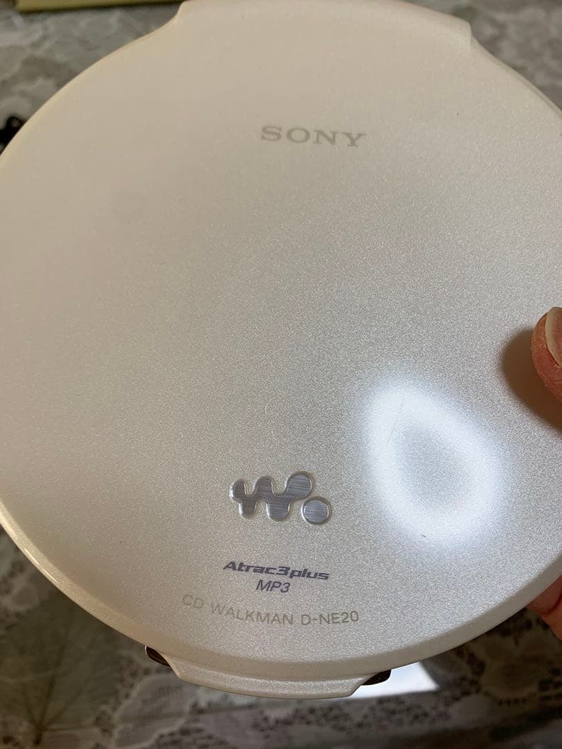 SONY CD WALKMAN D-NE20 ホワイト（動作未確認）