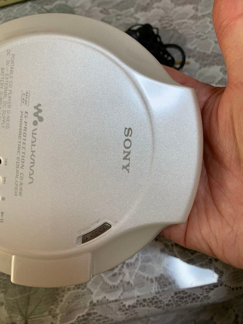 SONY CD WALKMAN D-NE20 ホワイト（動作未確認）