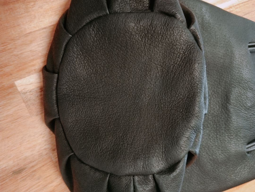 CLASKA ブラックレザーバッグ Sac de lacet