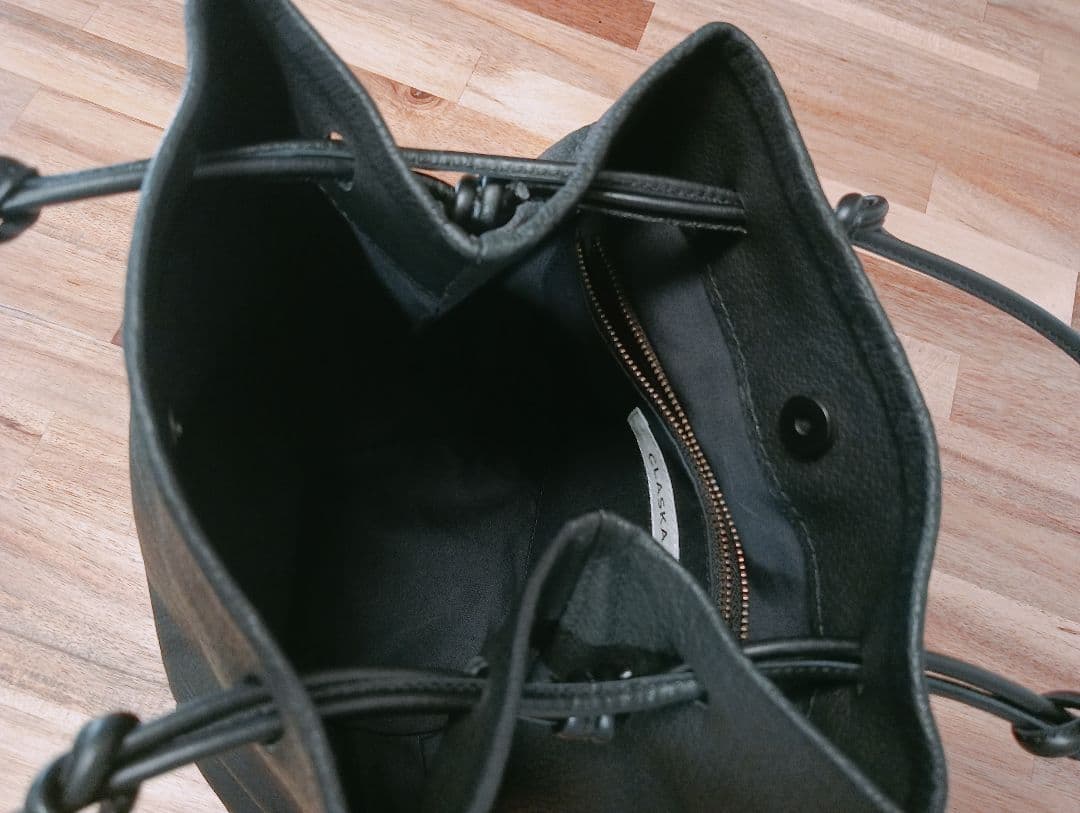 CLASKA ブラックレザーバッグ Sac de lacet