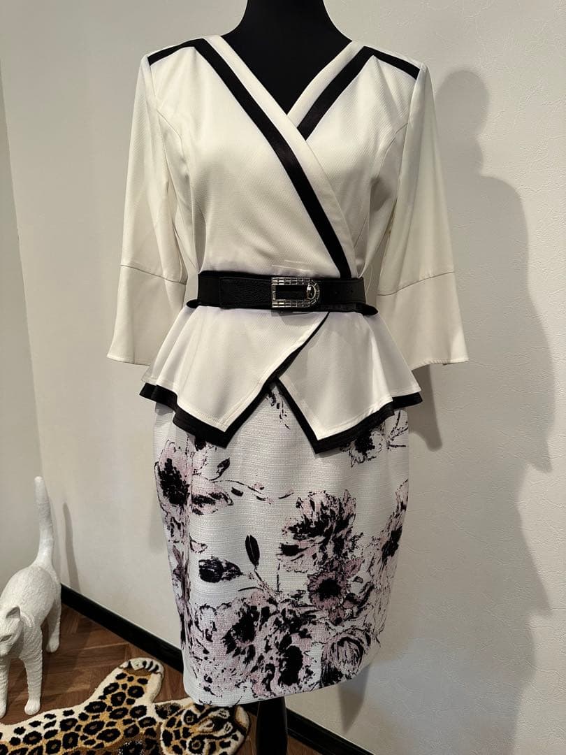 ソブレ☆フラワープリントペプラムドレス