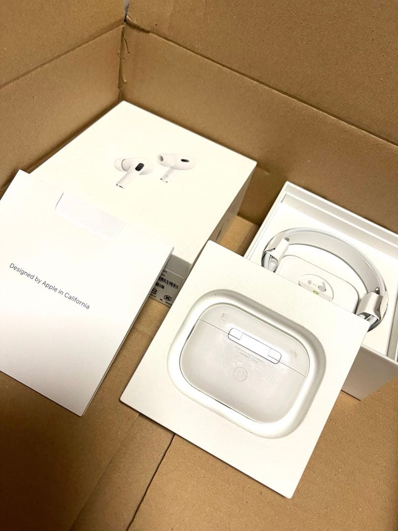 純正Apple AirPods Pro（第二世代）ケースと左耳のみ
