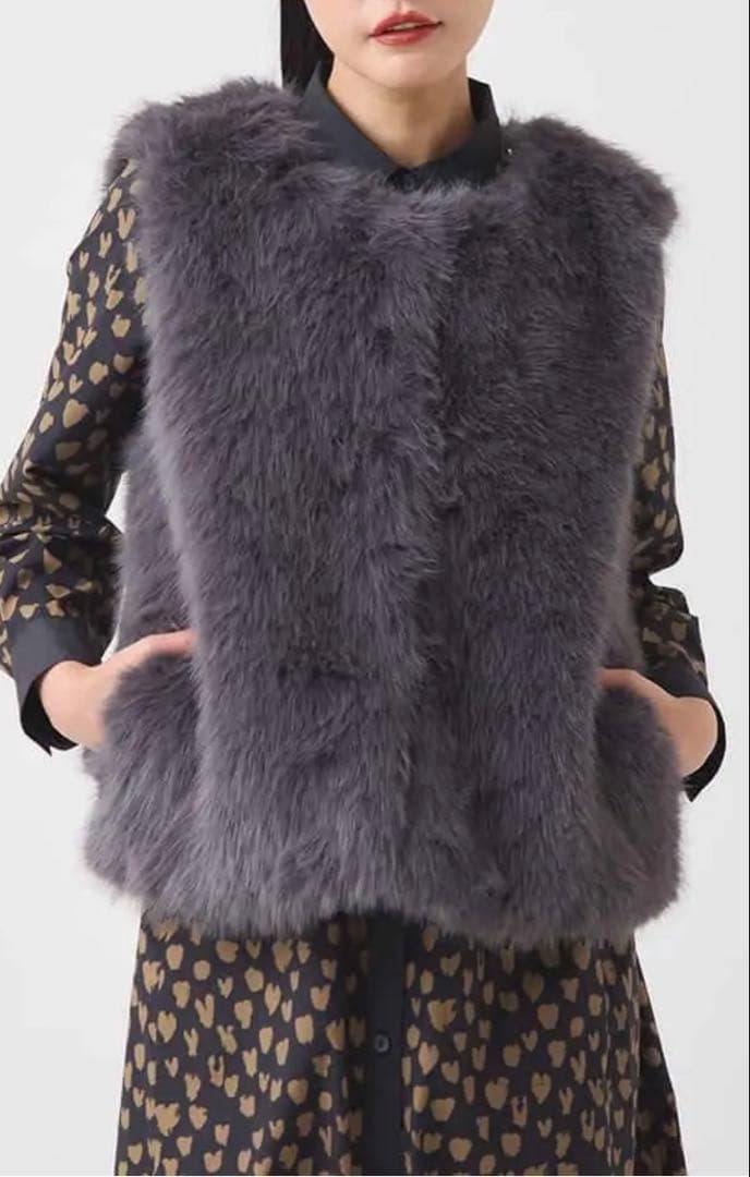 新品未使用タグ付き　ヒロコビス　シャギーフェイクファージレ　ダークグレー