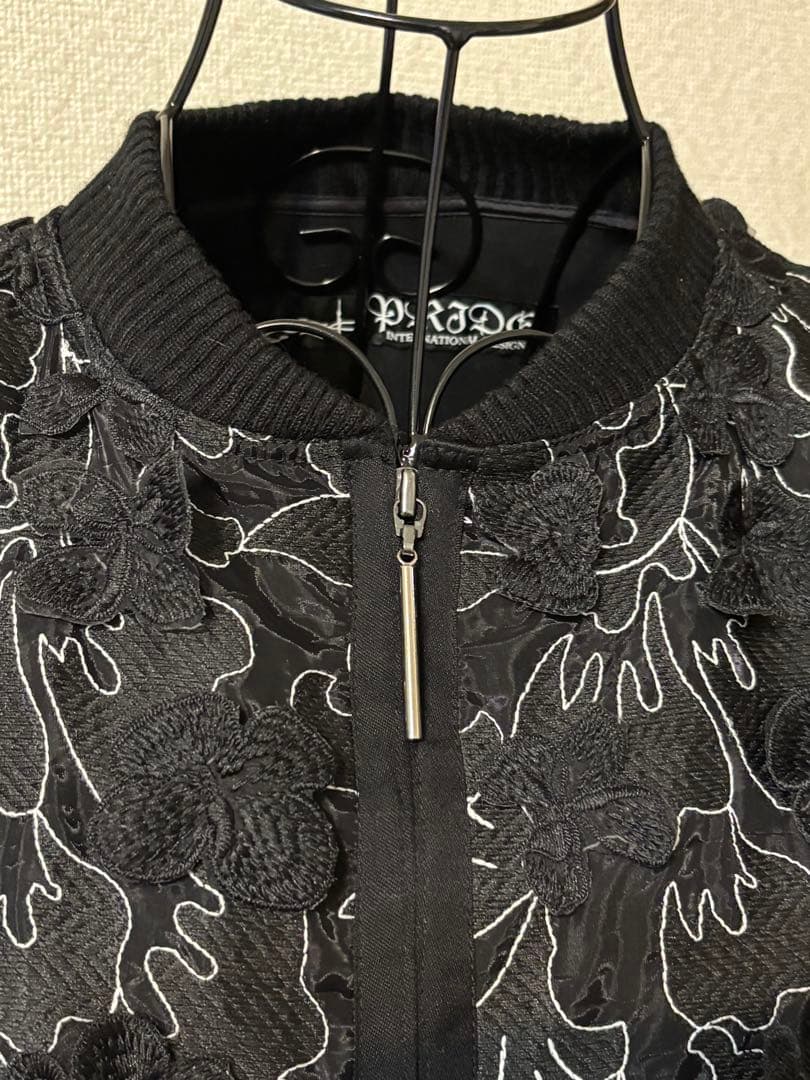 PRIDE 黒 花柄モチーフ&刺繍 ジップアップジャケット　サイズ38
