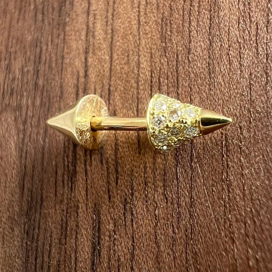 ◆ アーカー　リベット　ピアス　シングル　ダイヤパヴェ