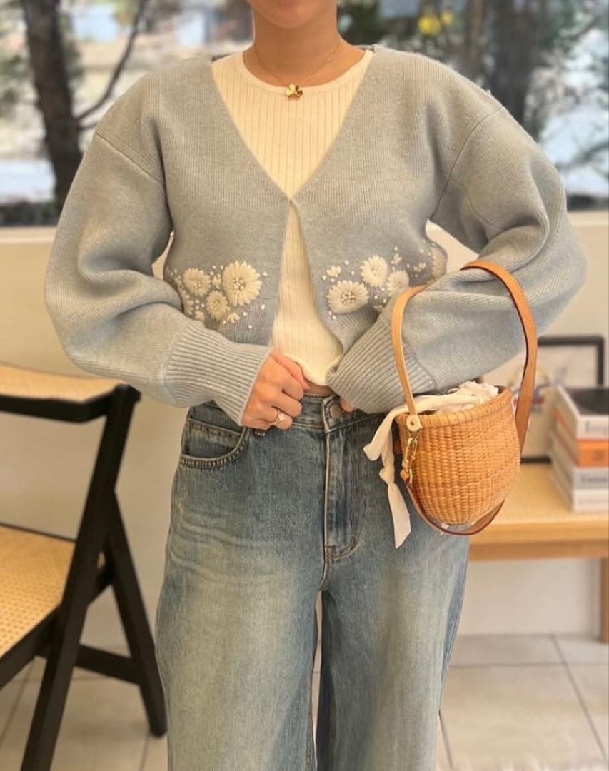 美品flower hand embroidery v-neck cardigan