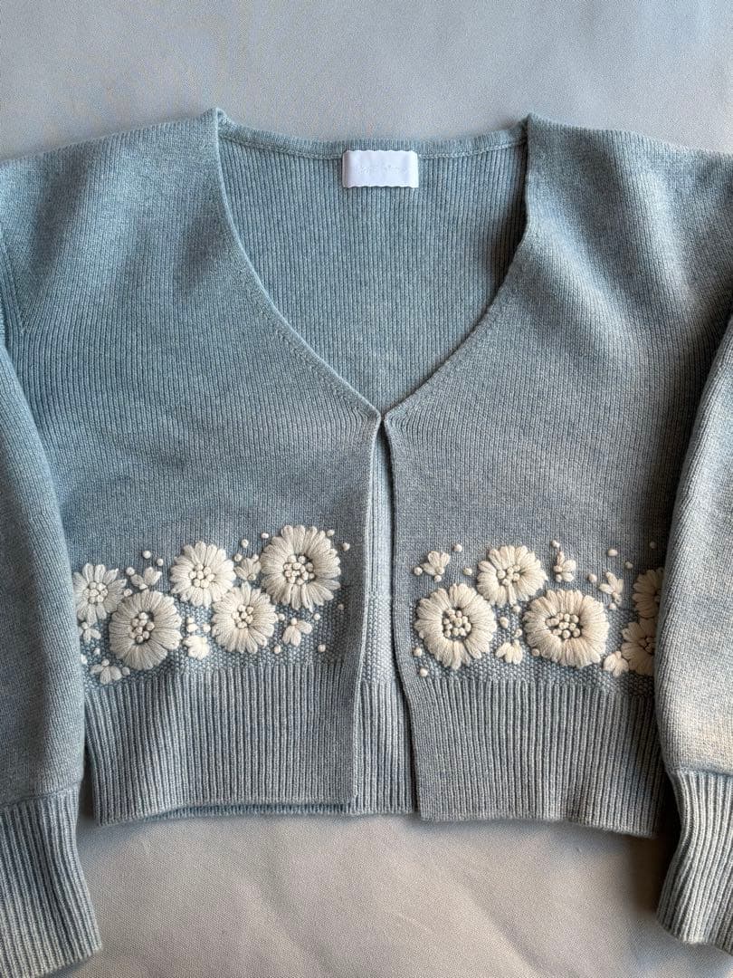 美品flower hand embroidery v-neck cardigan