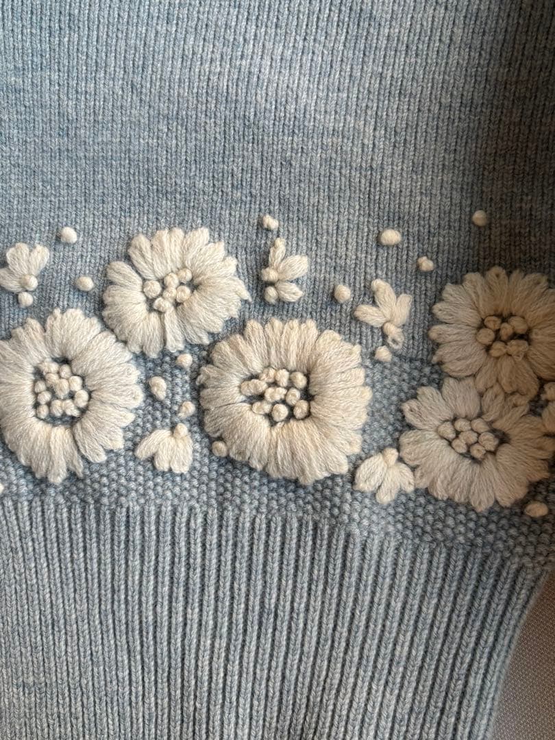 美品flower hand embroidery v-neck cardigan