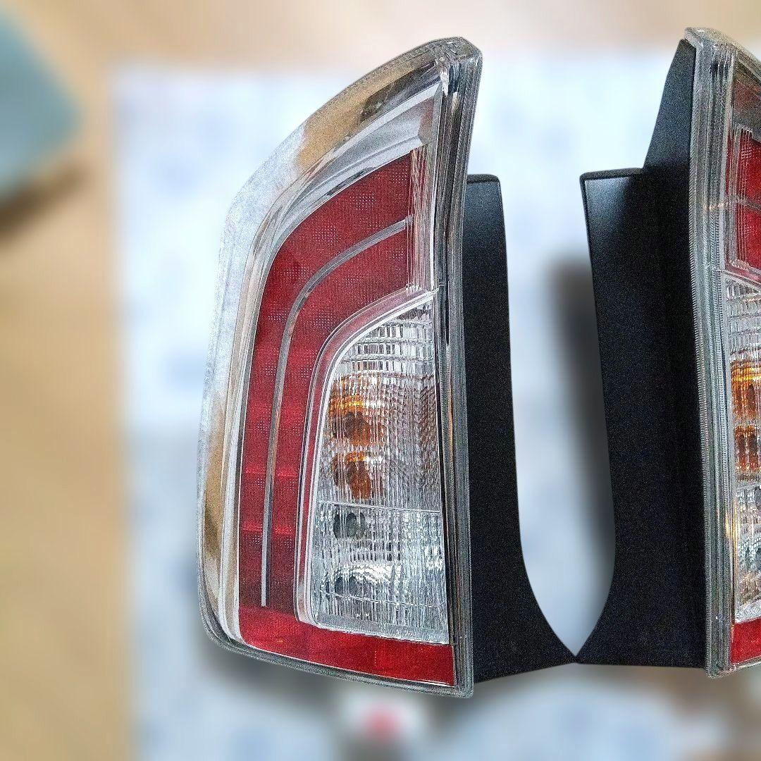 30プリウス後期　純正テールランプ左右セット　送料込み