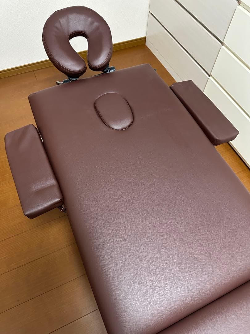 エステ　折りたたみ式施術ベッド