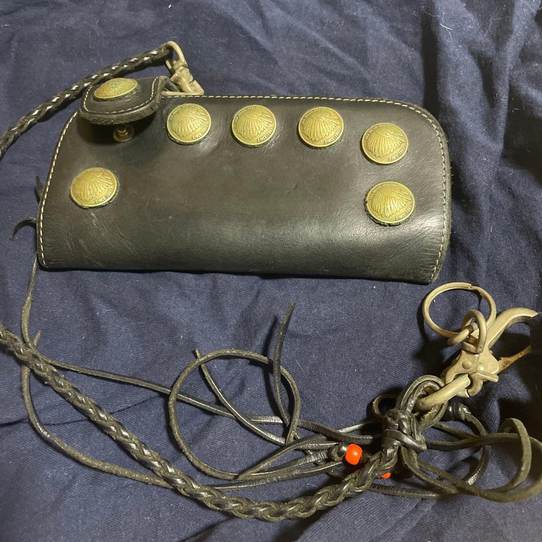 レザー ウォレットチェーン ブラック 金属ボタン付き