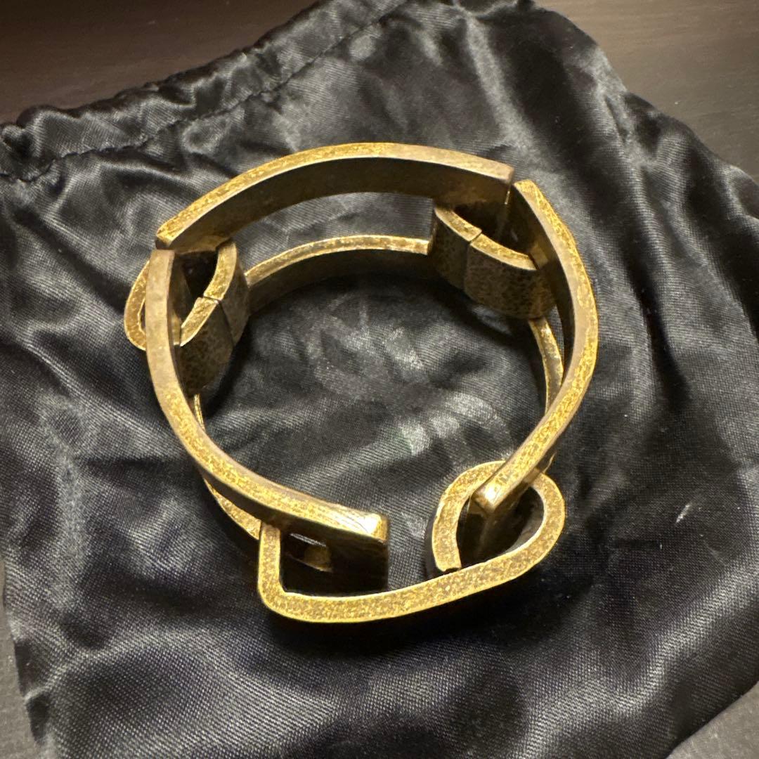 YVES SAINT LAURENT ゴールド ハンマード バングル