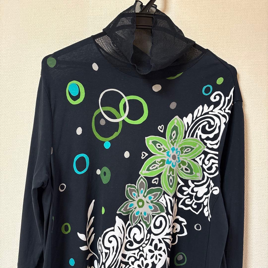 『美品』⭐️トクコプルミエヴォル⭐️黒地にシースルーハイネック素敵な花柄チュニック❣️
