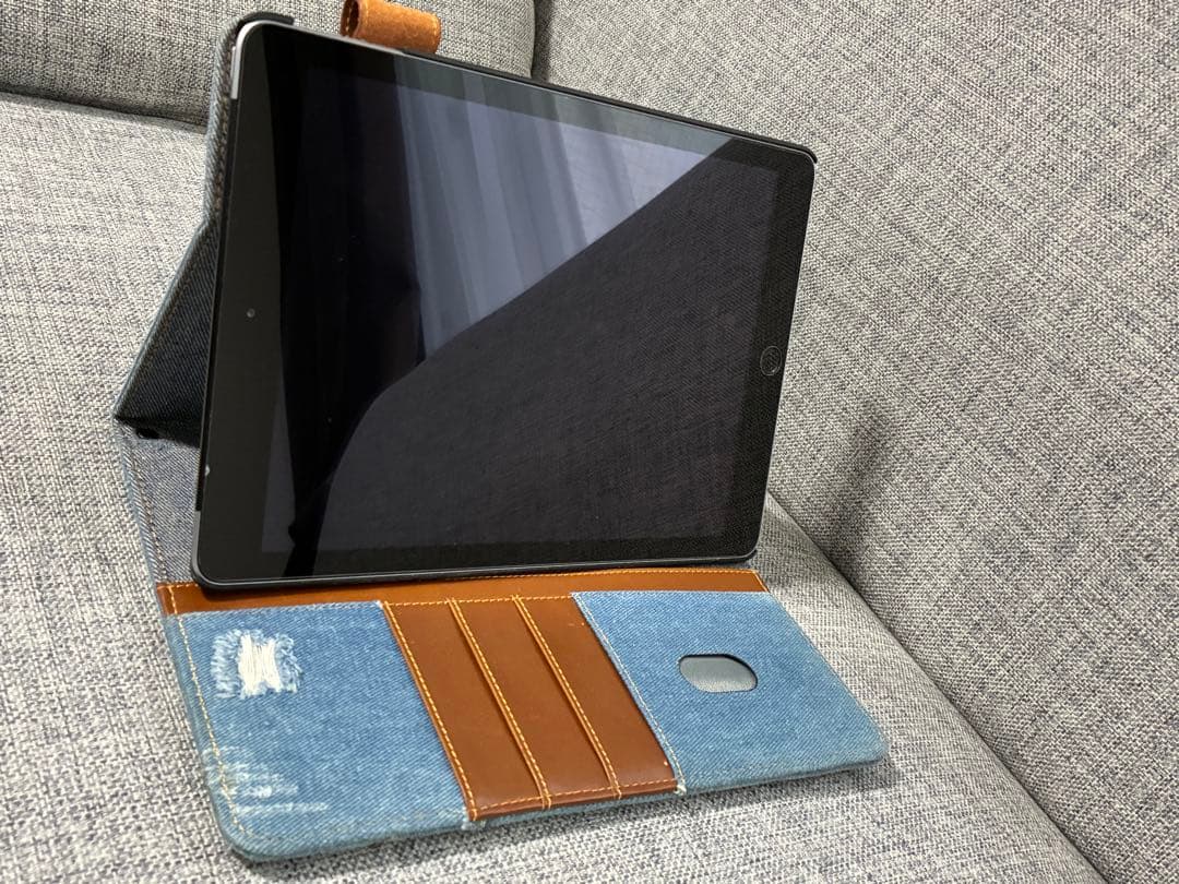 Apple／ipad第5世代　wifi +cellulerモデル／32GB