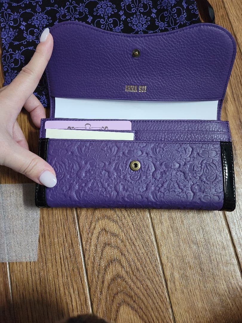 【新品】ANNA SUI セルパン 口金長財布 エンボス加工 紫色 長財布