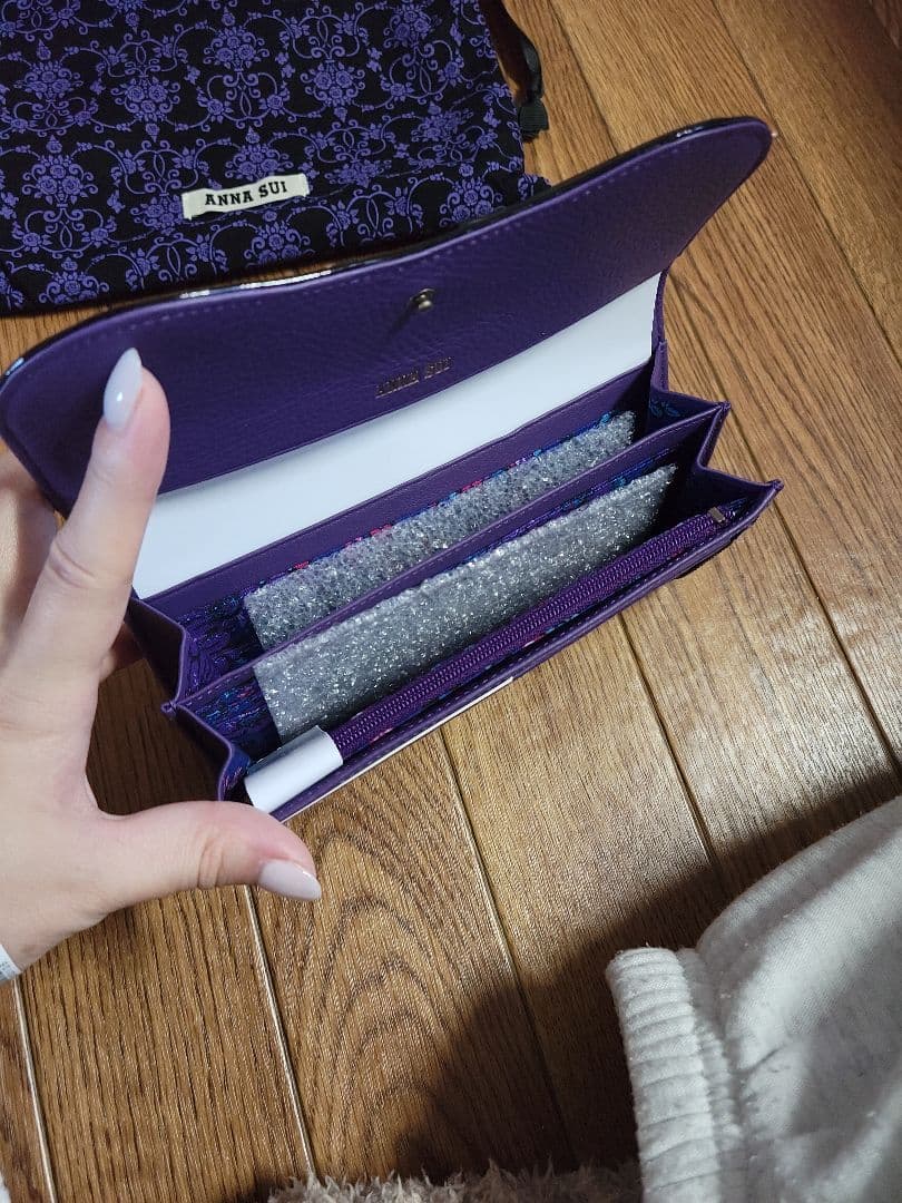 【新品】ANNA SUI セルパン 口金長財布 エンボス加工 紫色 長財布