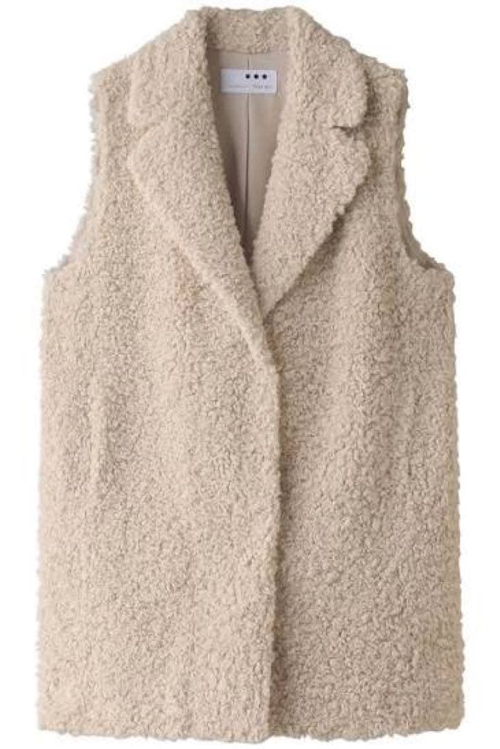 three dotsスリードッツプードルボア ベスト　アイボリー　新品紙タグ付き