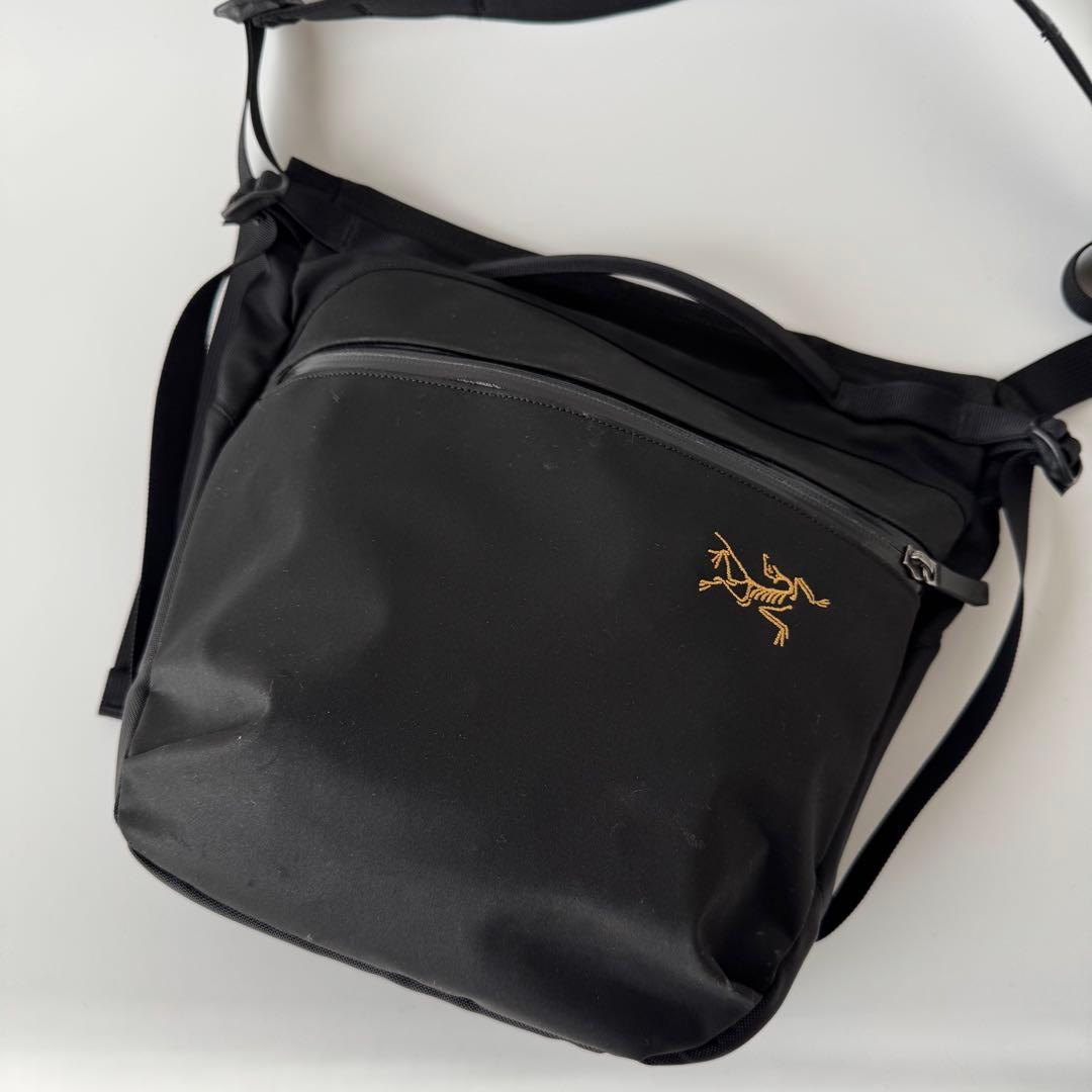 【希少 極美品】 アークテリクス Arro 8　ショルダーバッグ　ブラック