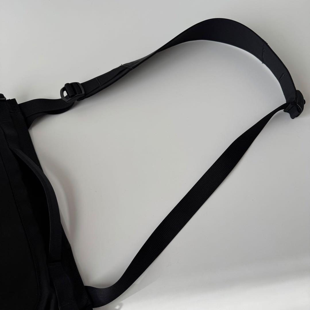 【希少 極美品】 アークテリクス Arro 8　ショルダーバッグ　ブラック