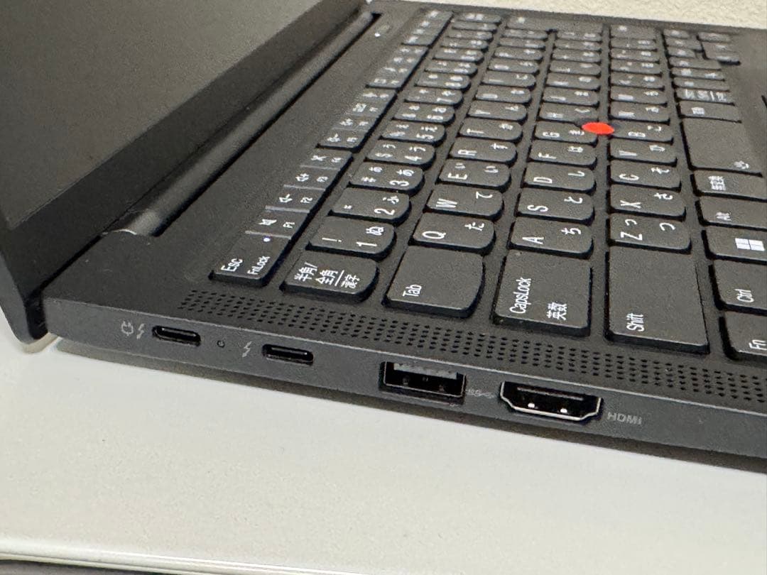 ThinkPad X1 Carbon Gen 10 ストレージ256GB