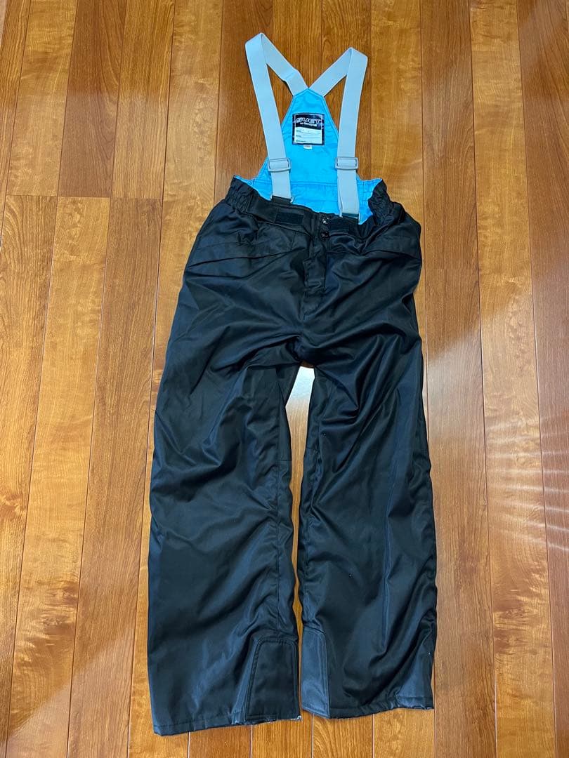 本日限定値下げ❗️美品❣️SＶＥＴ　ＯＮYＯＮＥ　スキーウェア 上下セット160㎝