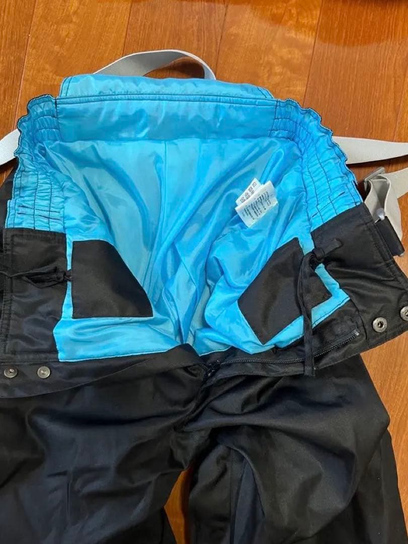 本日限定値下げ❗️美品❣️SＶＥＴ　ＯＮYＯＮＥ　スキーウェア 上下セット160㎝