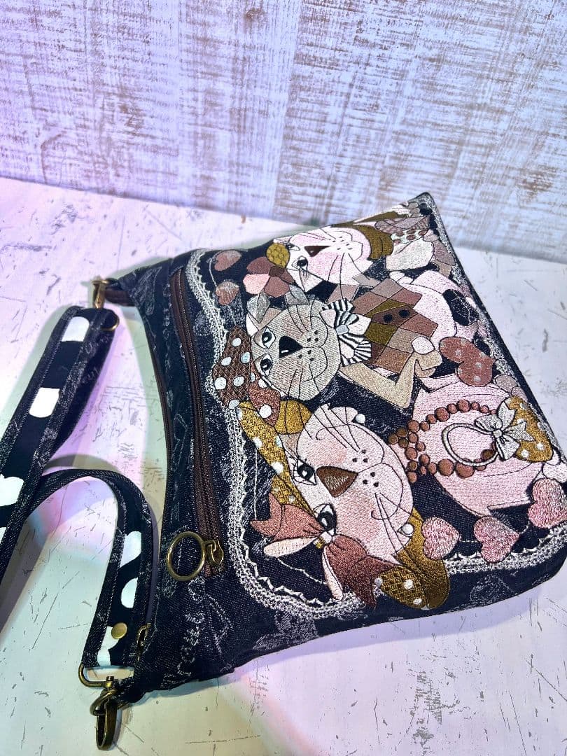 ロラライハリス♡ブラックハート柄デニム♡刺繍のふんわり軽量ショルダーバッグ