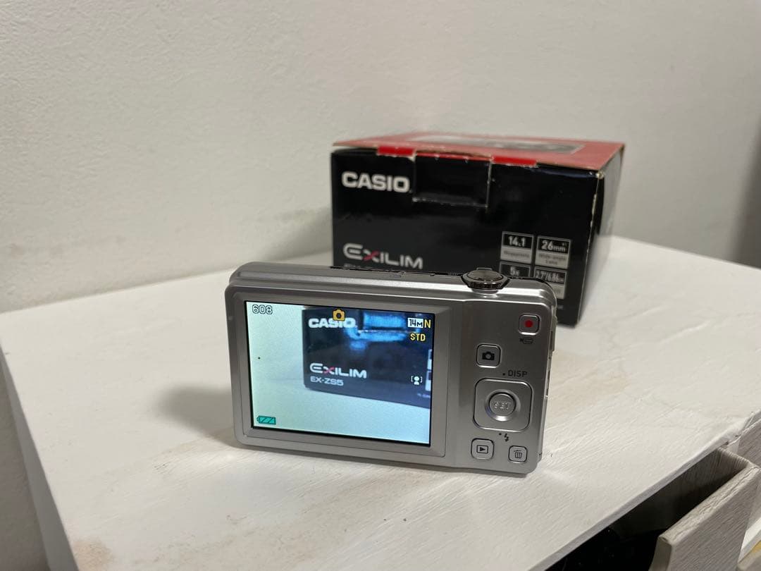 CASIO EXILIM EX-ZS5 コンパクトデジタルカメラ 状態良好！