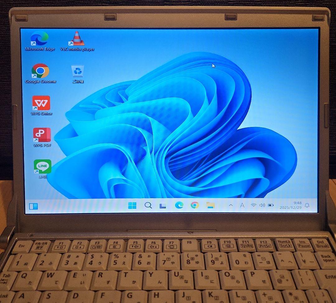 美品　ノートパソコン　軽量　コンパクト　持ち運び可能！！！