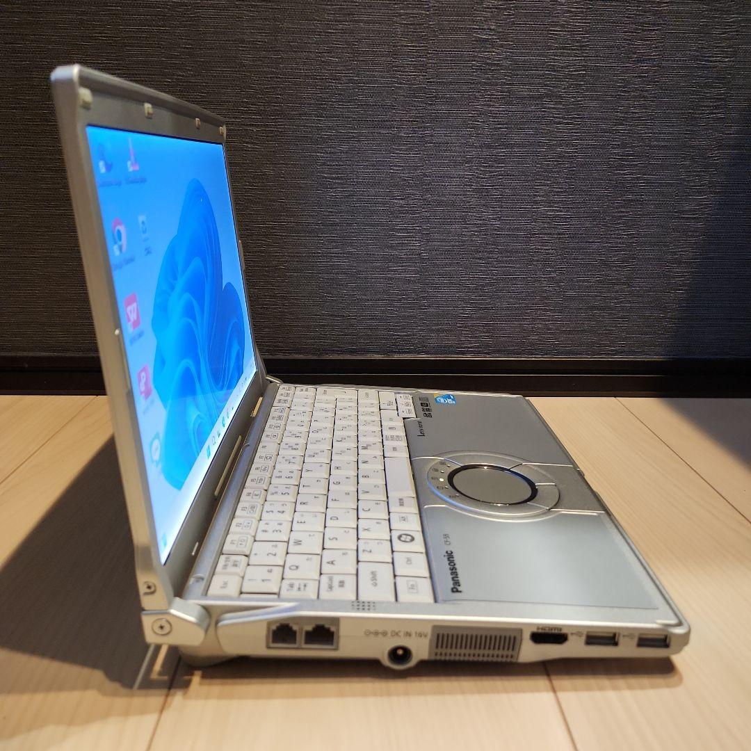 美品　ノートパソコン　軽量　コンパクト　持ち運び可能！！！