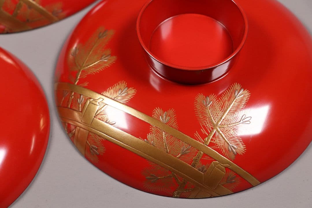 MA243 加賀蒔絵 能楽・翁 本金高蒔絵 朱塗三ッ盃・盃台 松蒔絵 木製 杯